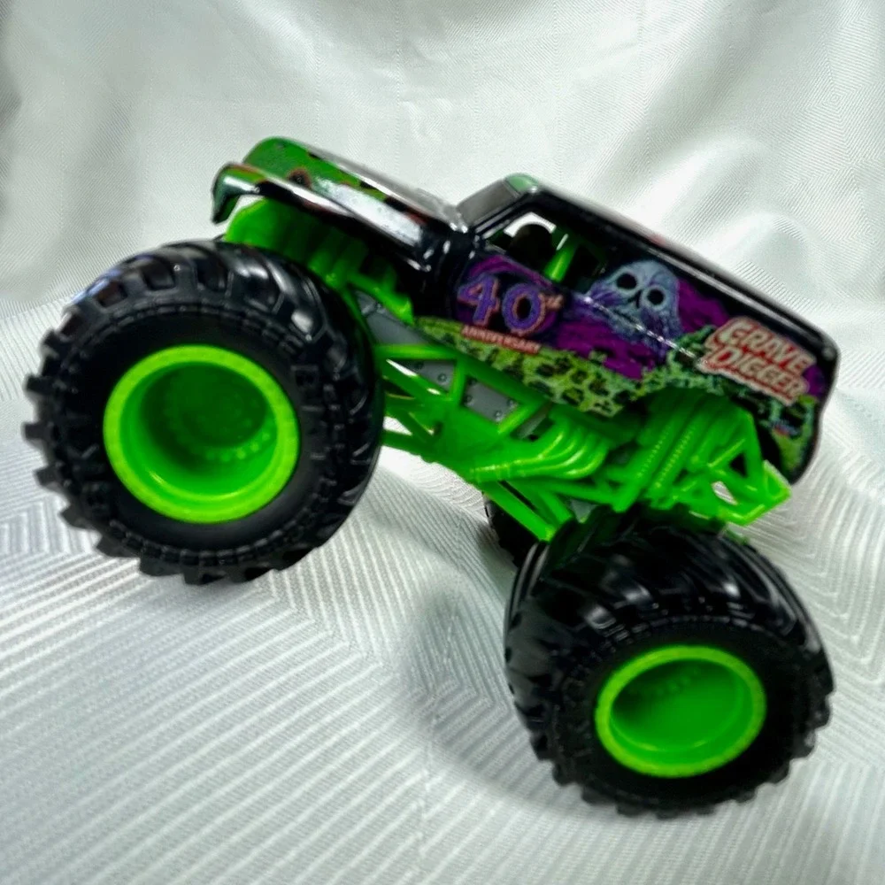 Lot of 5 Hot Wheels Monster Jam Trucks 1:64 - Various incl.Grave Digger 40 Anniv